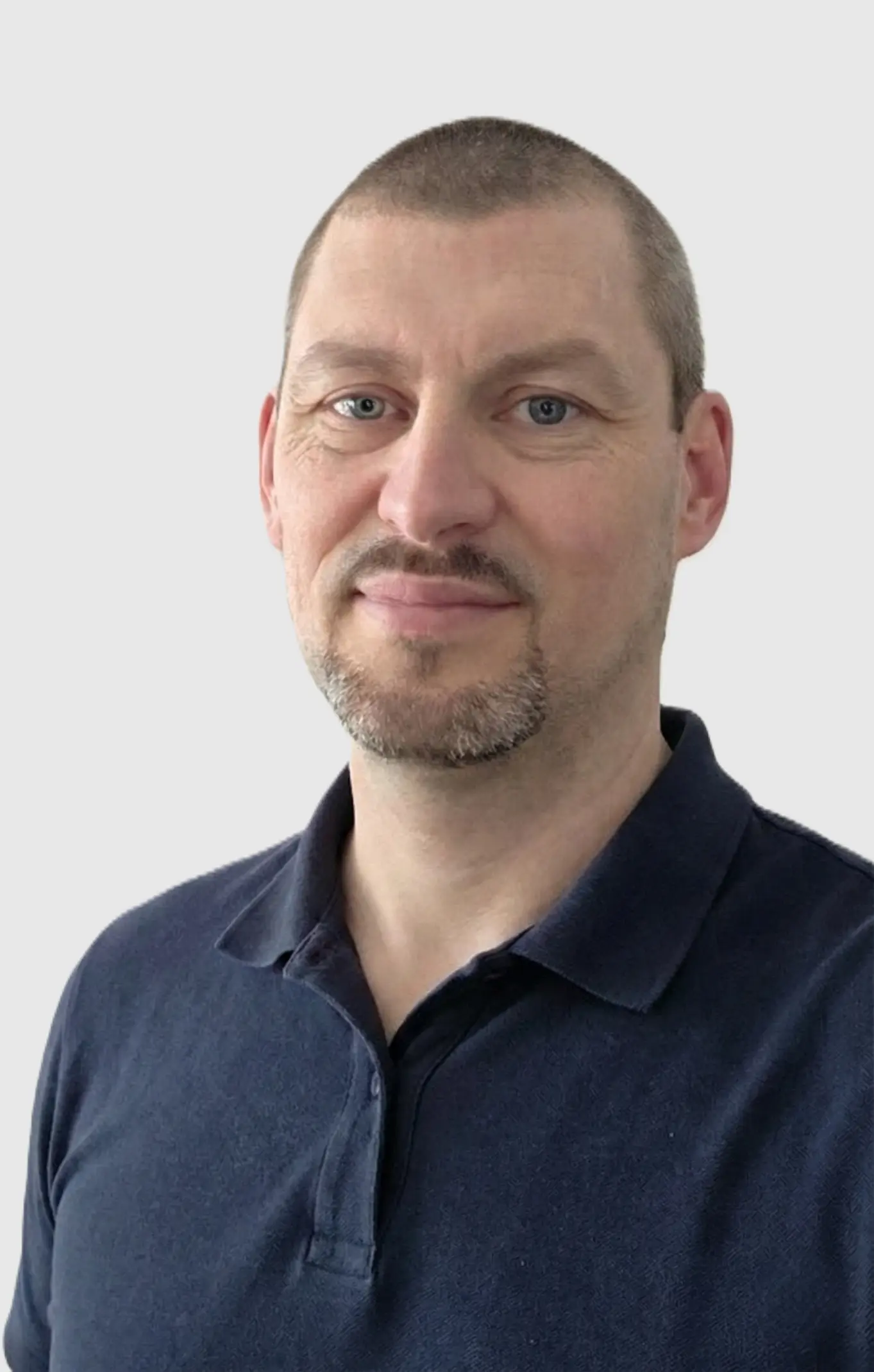 Din personliga tekniker från PG HemTeknik, redo att lösa teknikproblem direkt i ditt hem i Östersund med omnejd.